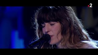 Lou Doillon interprète en live &quot;Too much&quot; dans #ONPC