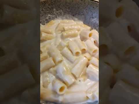 Pasta con crema ai formaggi