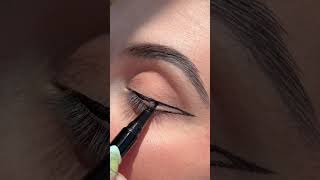 Create the perfect winged eyeliner with ease with our NEW Breakup Proof WING OUT Liquid Eyeliner!