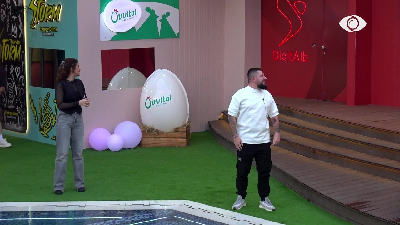 Surprizë nga ajri për Indritin, banorët e përqafojnë