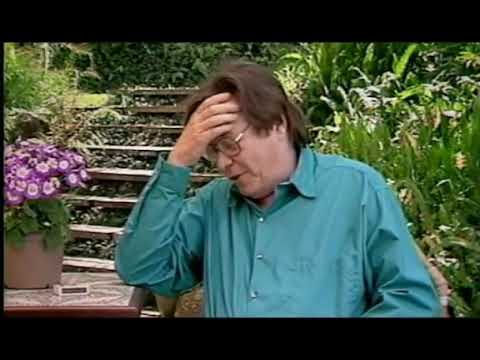 Tom Jobim explica o comunismo em poucas palavras.