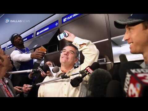 Dez Bryant asks Sean Lee about Cowboys defense in locker room