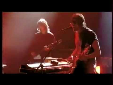 Kasabian - Reason Is Treason (Live at Évry, 10.01.2005)