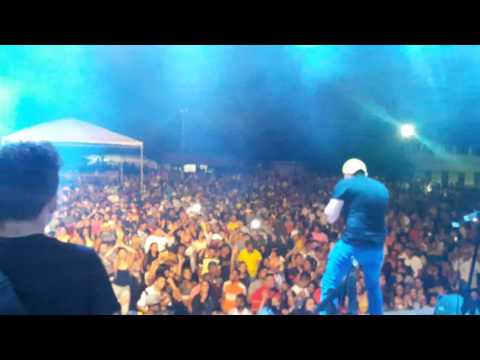 Eudao e forro largado no parque do vaqueiro