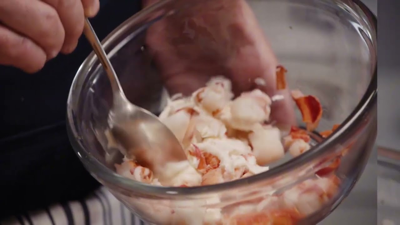 How to Make a BLAT Sandwich with Lobster Meat | Maine Shelled Lobster Recipe