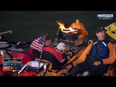 WS2014 Gm4: Fan has it made with grill in kayak