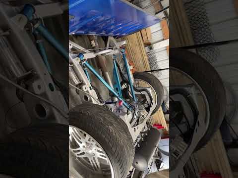 Triangulated 4 link with air bags