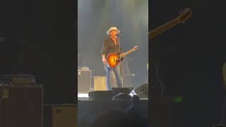 Pat Green sings 🎶Texas On My Mind🎶 at Ryman