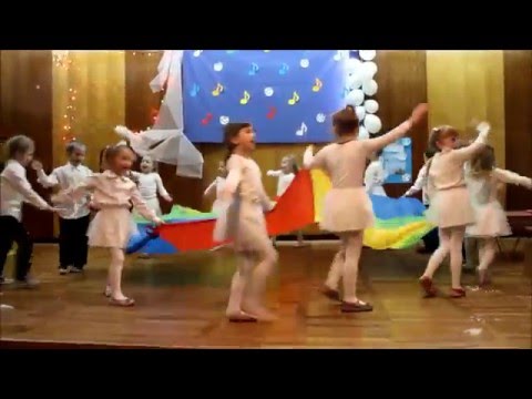 Występ koła taneczno-wokalnego (PP 14 Studzionka)