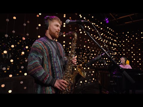 Dana and Alden - Daydrinking In Springfield (Live on KEXP)
