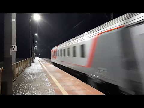 EP09 z pociągiem InterCity 41005 ,,Batory/Bathory'' - przelot około 150 km/h...