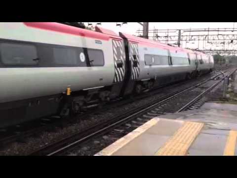 390046 departs Watford Junction for Euston