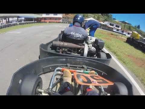 Corrida de Kart no Kartódromo de Farroupilha