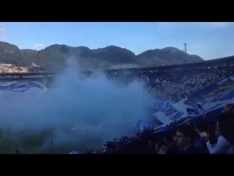 "Salida Millonarios Vs Equidad 2014 (bandera Más Grande Del Mundo)" Barra: Comandos Azules • Club: Millonarios • País: Colombia