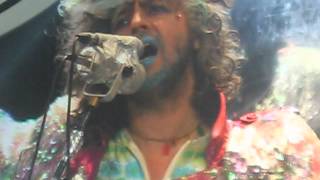 THE FLAMING LIPS -- &quot;LUCY IN THE SKY WITH DIAMONDS&quot;