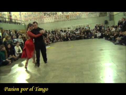 ANALIA CENTURION Y GABRIEL MISSE BAILANDO EL TANGO "FUERON TRES AÑOS" EN LA MILONGA DEL MORAN