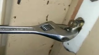 How to open door lock without key? Breaking the cylinder (warning)