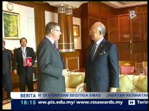 17-06-2013-PM Receives Courtesy Call from Victoria Chief Minister