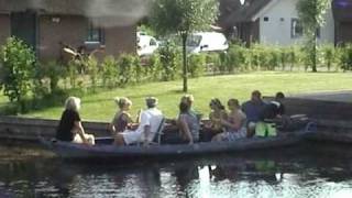 preview picture of video '10 Crazy Americans in a small boat at the Belterwiede in Wanneperveen ( Netherlands )'