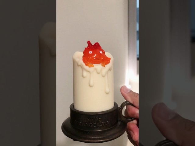 Vídeo relacionado con Studio Ghibli - Castillo en movimiento - Vela LED de Calcifer oscilante, estatua de Benelic