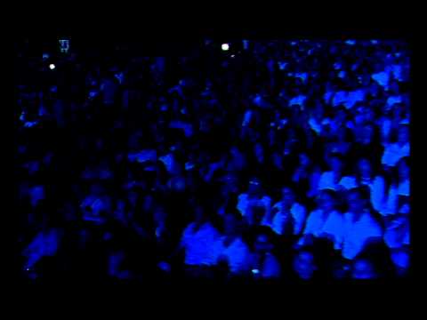 Γιάννης Κότσιρας - Βρέχει στη φτωχογειτονιά (OFFICIAL VIDEO)