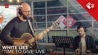 White Lies - &#39;Time To Give&#39; live bij Jan-Willem Start Op!