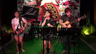 Live Music Performance - Mai Rak Mai Theong covered by Mary Wong @ 555 Villa Thai