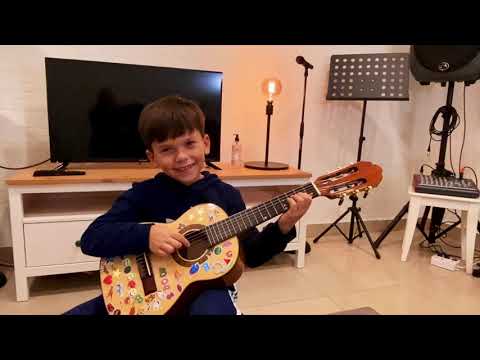 Lezione di Chitarra Suzuki con Gabriele, 6 anni - Monopoli, Accademia Musicale Mùsima