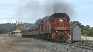 preview picture of video 'Lachlan Valley Railway : Old EMD's : Australian trains and railroads'