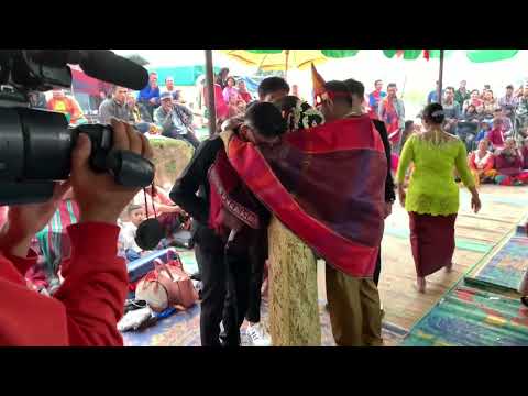 Viral di tiktok menyanyikan lagu ITO NAMANJA di pesta pernikahan ito sasada nya. Sedih banget🥲🥲🥲