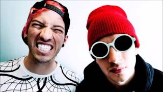 Twenty One Pilots - Cant&#39; Help Falling In Love With You w/LYRICS