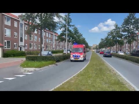 Brandweer Leeuwarden WO 02-6110 met spoed naar persoon te water