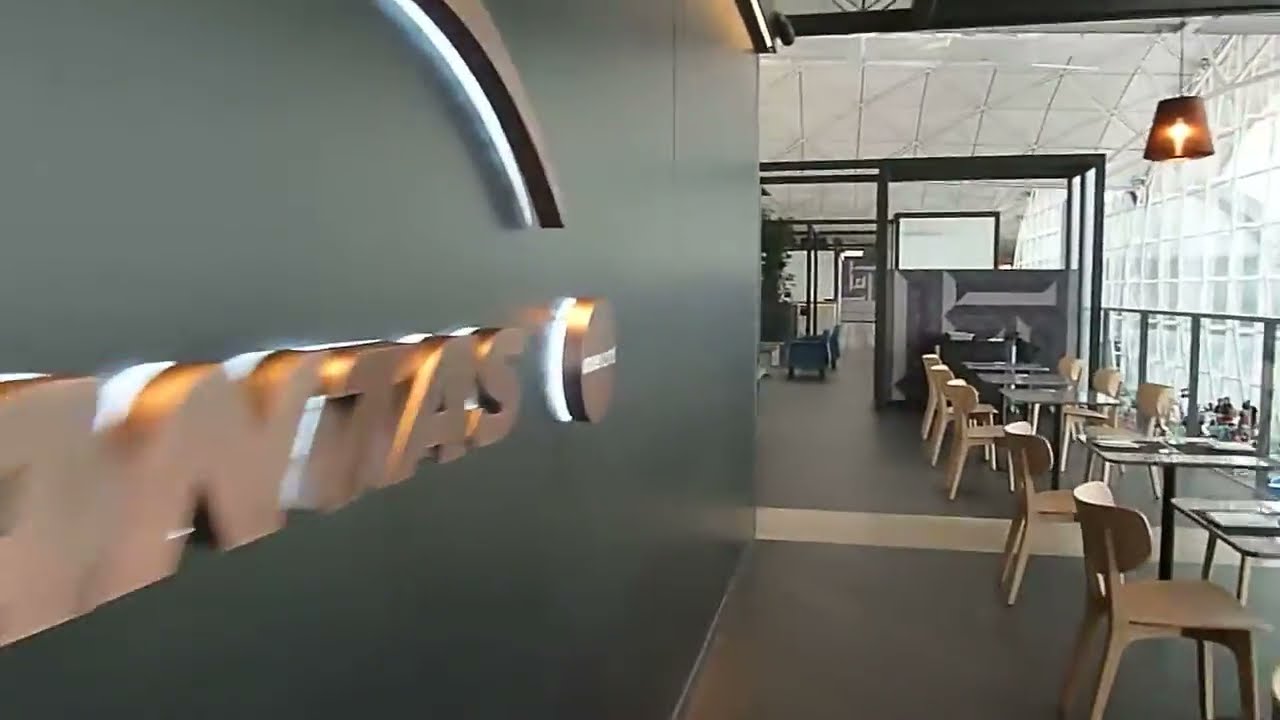 The Qantas Hong Kong Lounge thumbnail