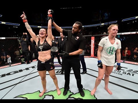 UFC 219: Entrevista no octógono com Cris Cyborg