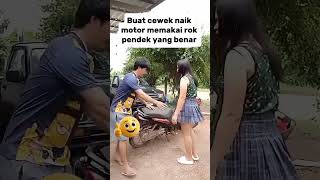 Download lagu Cara naik motor pakai rok mini #video #funny #videoshort #feedshorts #lucu mp3