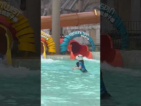 ENJOYING THE RIDE CYCLONE SPIN😉😉😉#waterworld #oceanpark #hongkong #sounds #slide#shorts