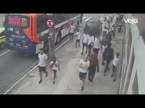 Imagens mostram estudantes roubando celulares na Zona Norte do Rio