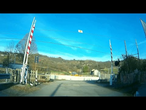Passaggio a livello Ponti Stazione (AL) # railroad crossing # spoorwegovergang # bahnübergang # 踏み切り