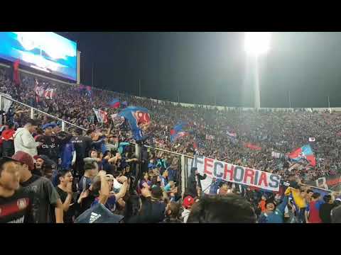 "El dia que me muera quiero mi cajon" Barra: Los de Abajo &bull; Club: Universidad de Chile - La U