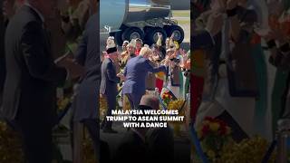 Download lagu Trump arrives in Kuala Lumpur, Malaysia, for Asean Summit mp3 Download lagu Trump arrives in Kuala Lumpur, Malaysia, for Asean Summit mp3
