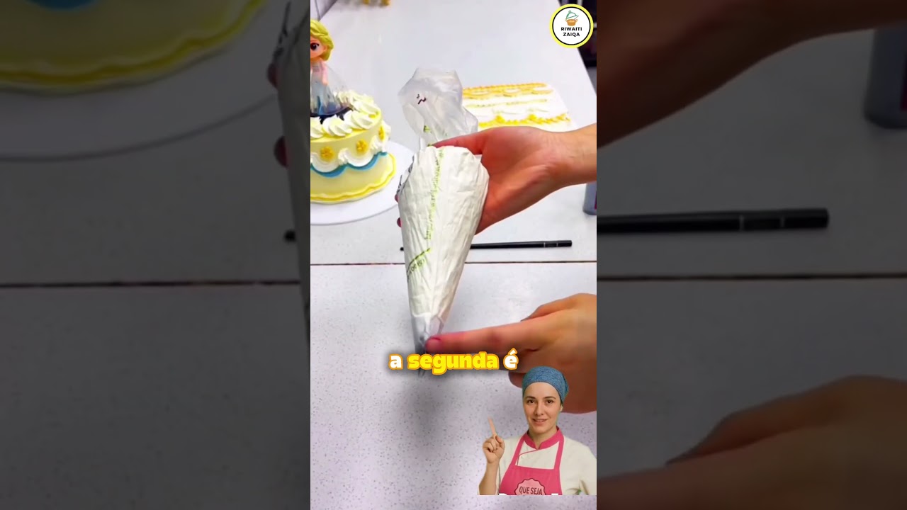 Decoração com borda colorida no chantilly #confeitaria #dicas