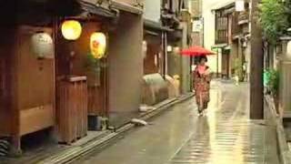 Geisha Don&#39;t Scurry in the Rain