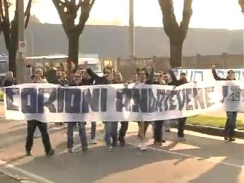 CONTESTAZIONE DEGLI ULTRAS BRESCIA (08.03.2014)