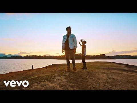 Los De La T - Desde Lejos ft. San