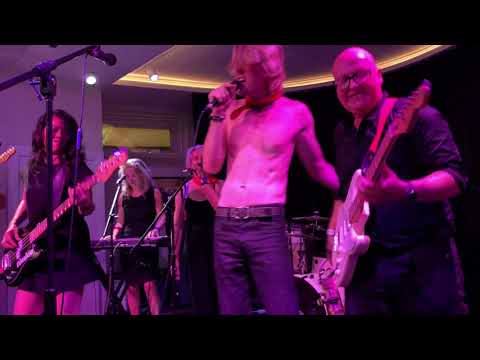 Locos Party Band video.