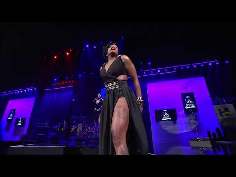 Fantasia Performs 