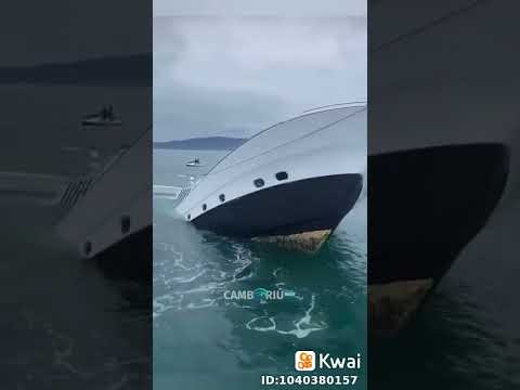 Melhores  vídeo da internet Lancha Afunda em Camboriú