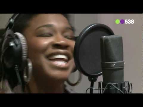 Leona Philippo - Could You Be Loved (live bij Evers Staat Op)