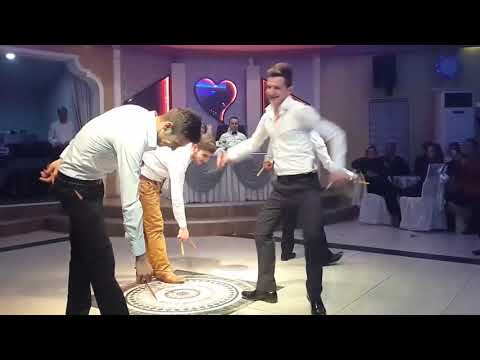 Kaşık Ekibi Erik Dalı oynuyor Grup Kaşşık