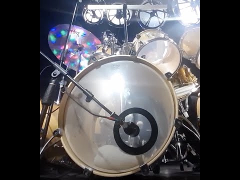 Polyrhythmic beat 4/4 against 3/4